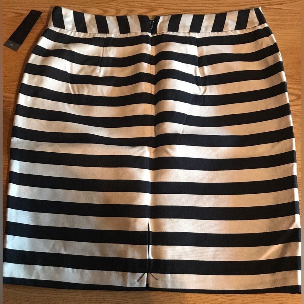 Worthington Black and White Mini Pencil Skirt (Size 4)